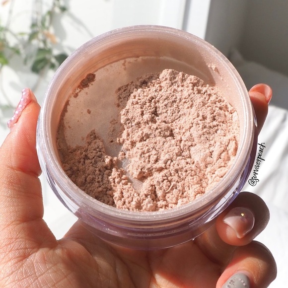 KKW Beauty - Shimmer Powder for Face & Body (Pearl) - Picture 4 of 9